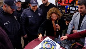 Polis Teşkilatının Yıldönümünde İlginç Bir Kutlama